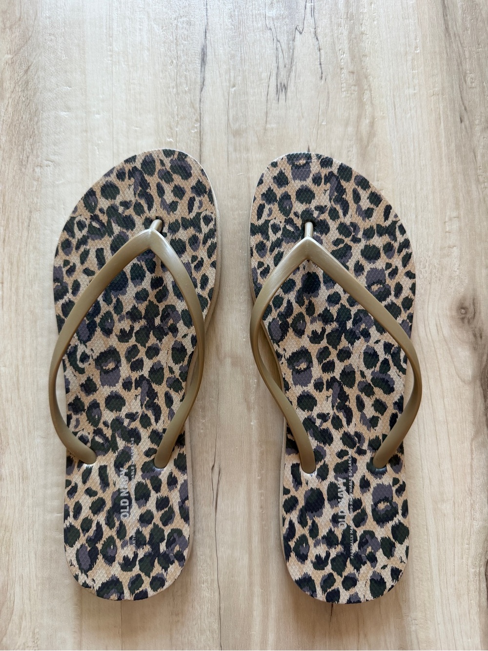 Old Navy Leopard Print Flip-Flop Sandals - Brown and Black